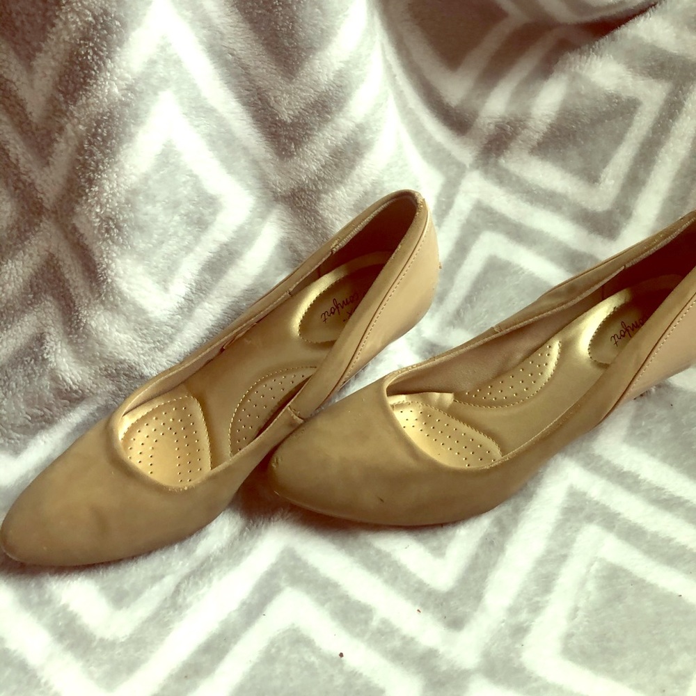 3/$15 Dexflex Beige Heels